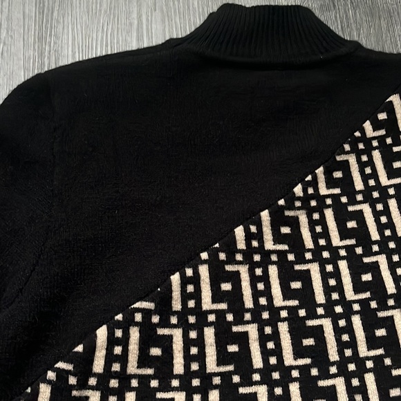 Beautiful Stylish Sweater w/Zipper - Size Small - Picture 6 of 12